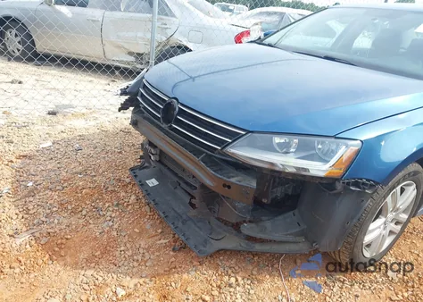 2018 Volkswagen Jetta 1.4T S z USA, uszkodzony, nr VIN 3VW2B7AJ1JM242553